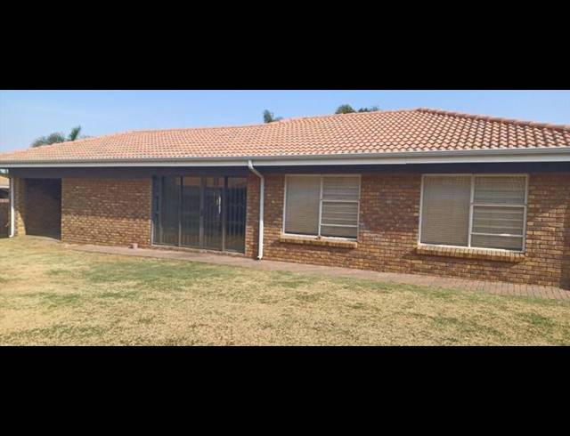 3 BEDROOM CLUSTER FOR SALE IN RAVENSWOOD